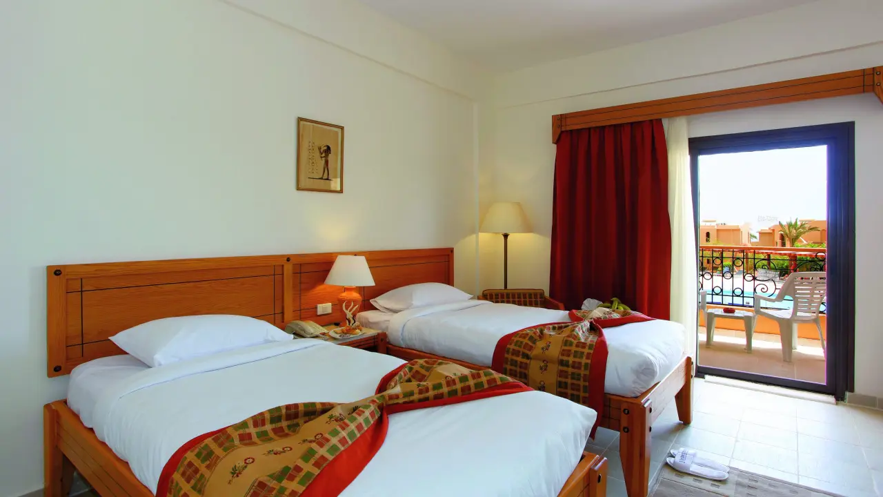 الفندق ثري كورنرز فيروز بلازا بيتش - مرسى علم